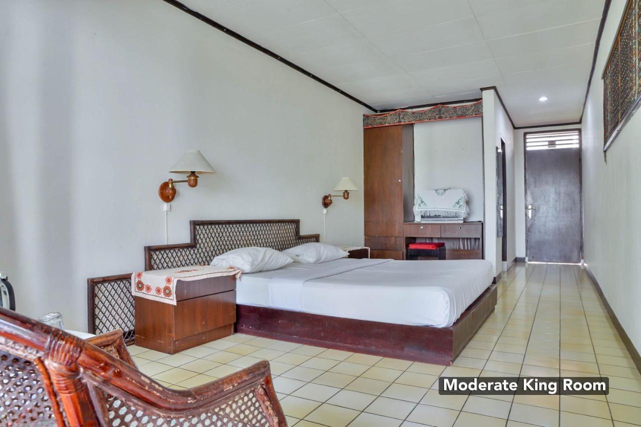 Silintong Hotel Ambarita Exterior foto