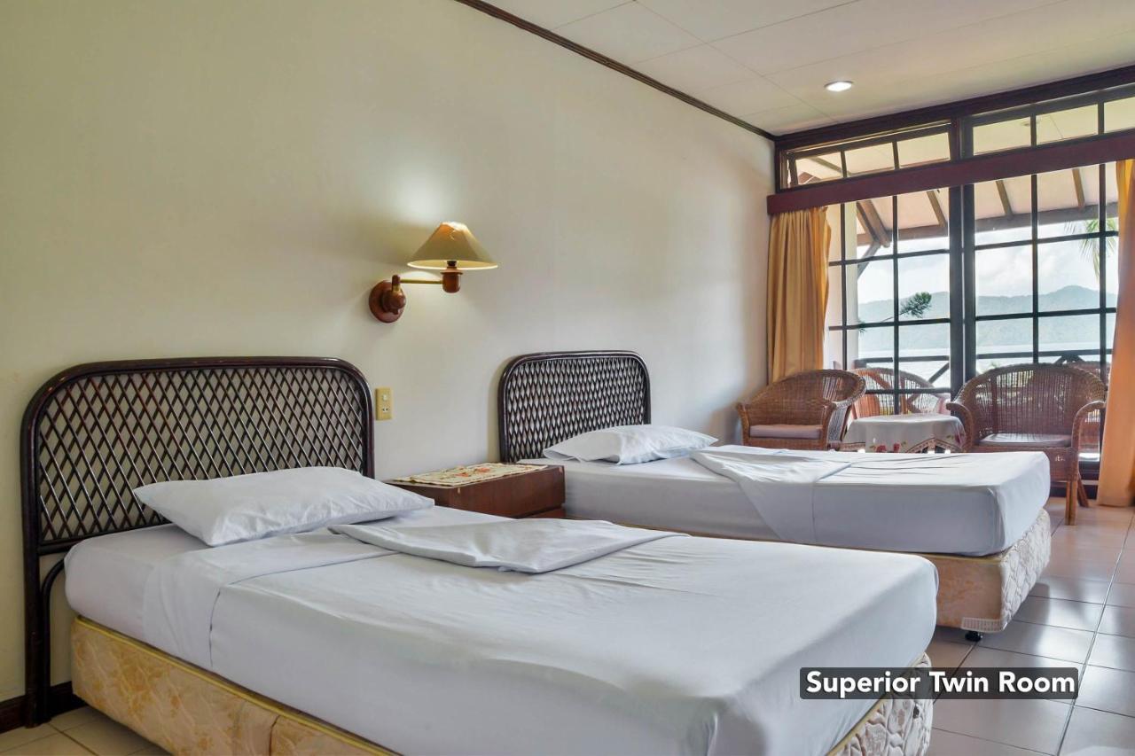 Silintong Hotel Ambarita Exterior foto