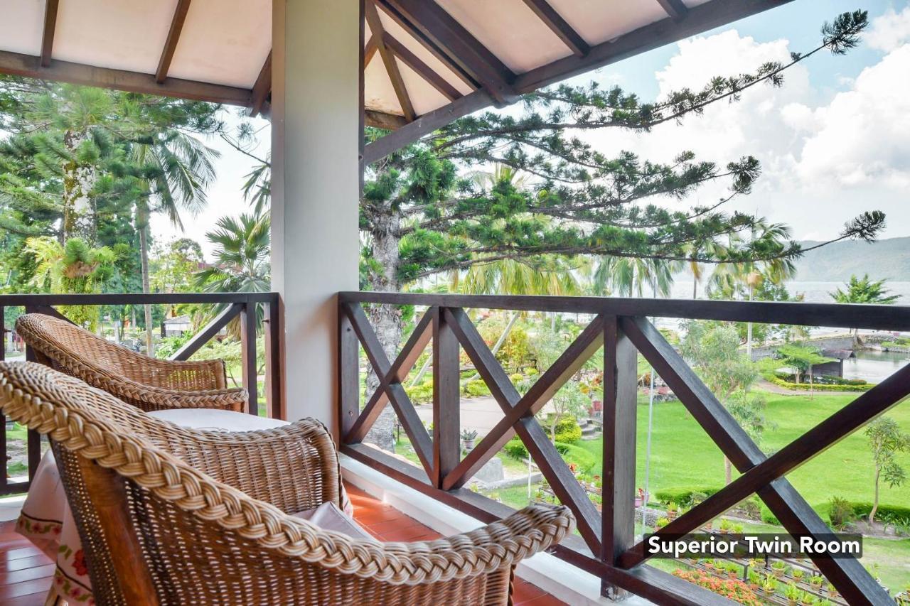 Silintong Hotel Ambarita Exterior foto